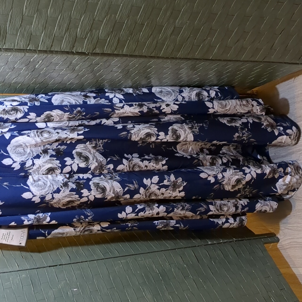 Plus Size Gown - Picture 7 of 7